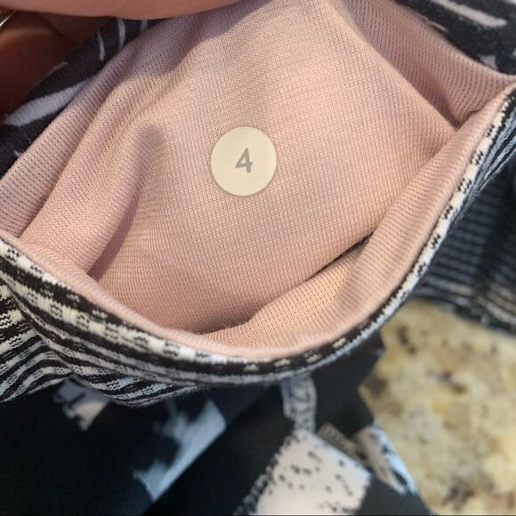 Lululemon Wunder Under Crop II,Shady Palms/Banana Leaf/Gingham Black,White SZ 4 - Picture 6 of 8